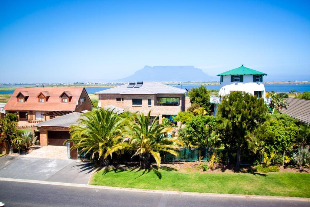 Cape Oasis Guesthouse Bloubergstrand Extérieur photo